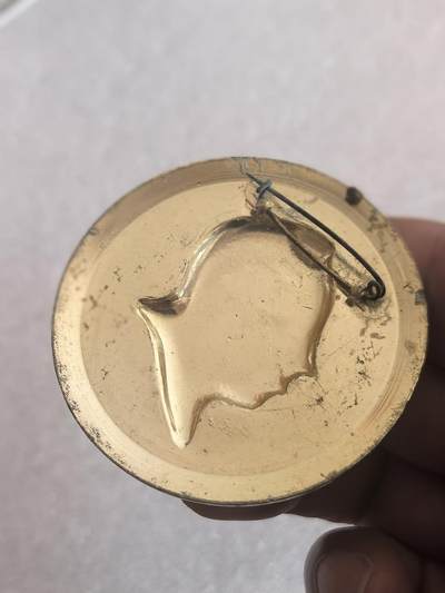 综合藏品场.喜欢出价就得！无套路无托.诚信惠友交友！自动快拍. 毛主席像章直径约50MM保真包老.编号280006.