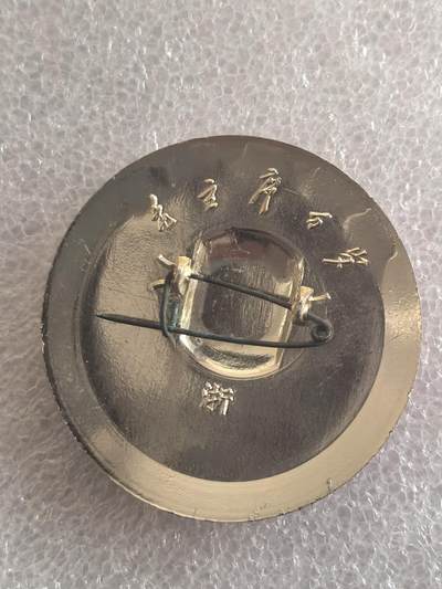 综合藏品场.喜欢出价就得！无套路无托.诚信惠友交友！自动快拍. 毛主席像章直径约40MM保真包老..编号280058