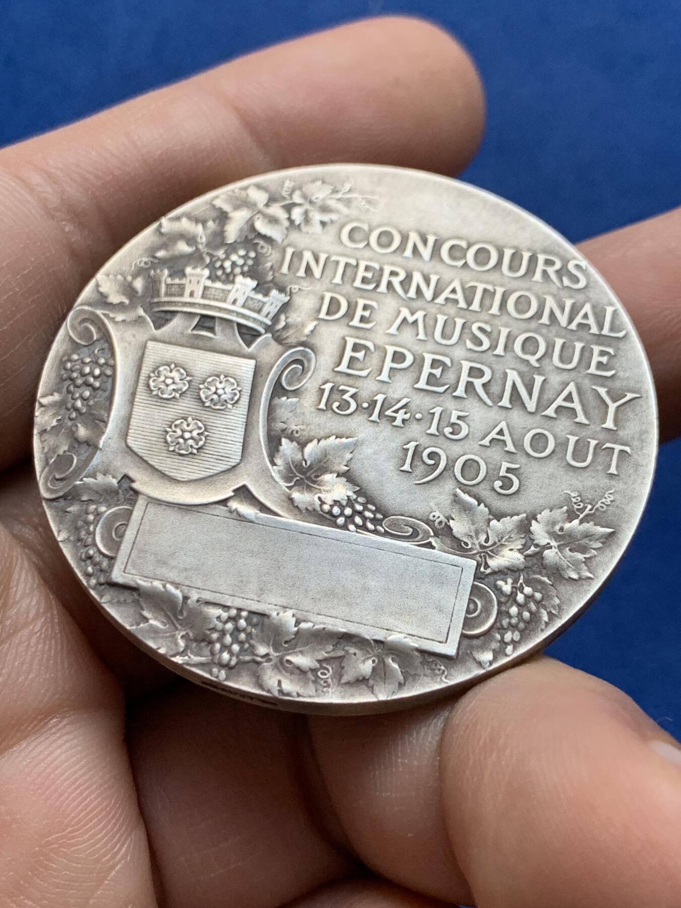 《竞宝斋》第438场 周日，周一，周二 3场连拍 （全场包邮） 1905年法国埃佩尔奈国际音乐纪念银章 45克 45mm 丰饶角银标 带盒