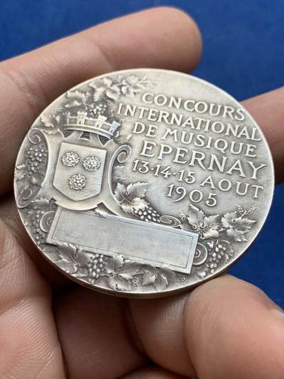 《竞宝斋》第438场 周日，周一，周二 3场连拍 （全场包邮） 1905年法国埃佩尔奈国际音乐纪念银章 45克 45mm 丰饶角银标 带盒