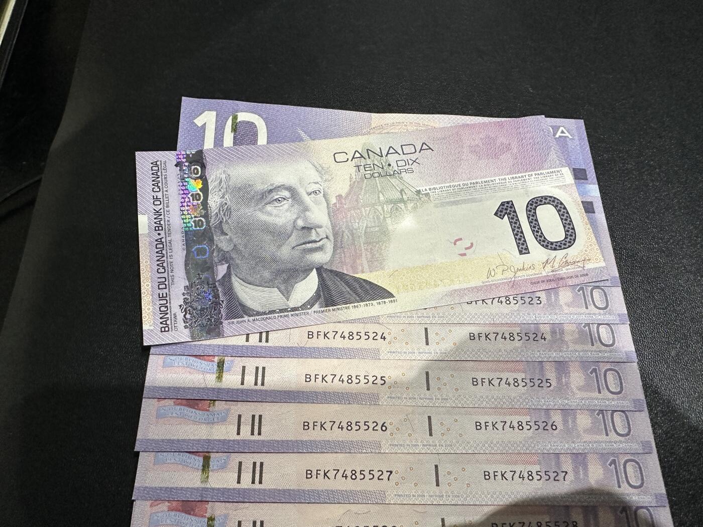 《外钞收藏家》第五百八十五期（精品场）（本平台长期征集拍品、欢迎藏友们联系合作）