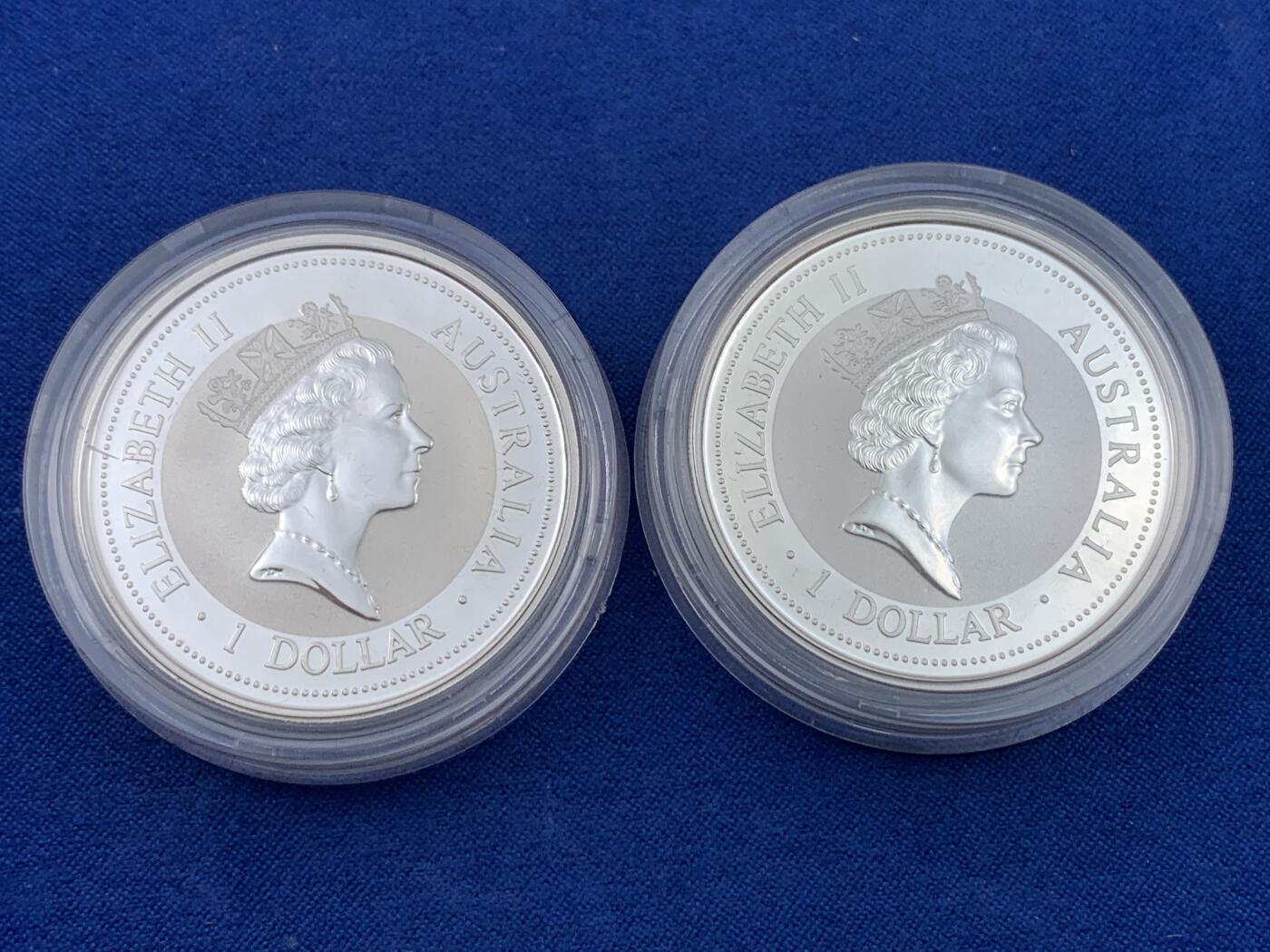 《竞宝斋》第438场 周日，周一，周二 3场连拍 （全场包邮） 两枚一组 澳大利亚 1997年 笑翠鸟 熊猫镶嵌银币 每枚含纯银1盎司999银，镶嵌部分重约0.5克黄金，发行1.5万枚，为上海国际钱币展而发行，细节见图。