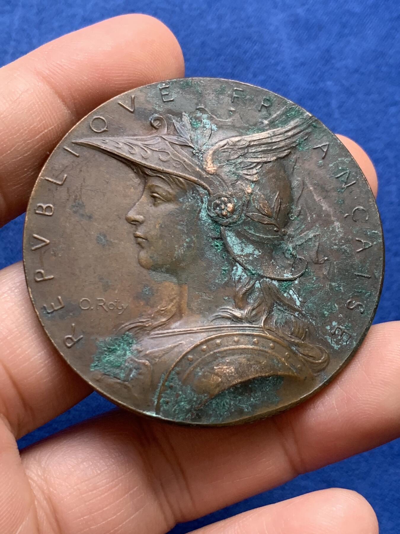 《竞宝斋》第438场 周日，周一，周二 3场连拍 （全场包邮） 两枚一组 名家罗蒂作 戎装玛丽安娜女神铜章 总重约120.5克 51.1mm