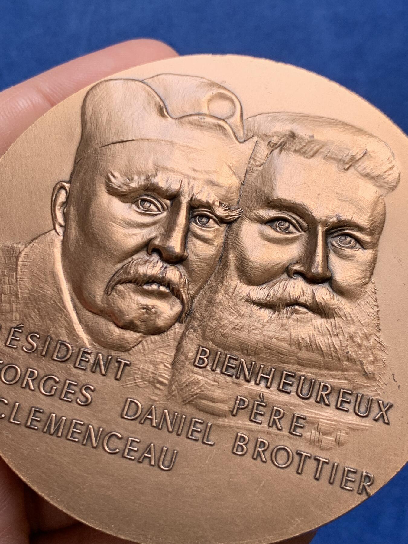 《竞宝斋》第438场 周日，周一，周二 3场连拍 （全场包邮） 法国老兵联盟克里梦梭总理大铜章 直径71.4mm 重量187.7g