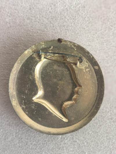 综合藏品场.喜欢出价就得！无套路无托.诚信惠友交友！自动快拍. 毛主席像章直径约50MM保真包老.编号280006.