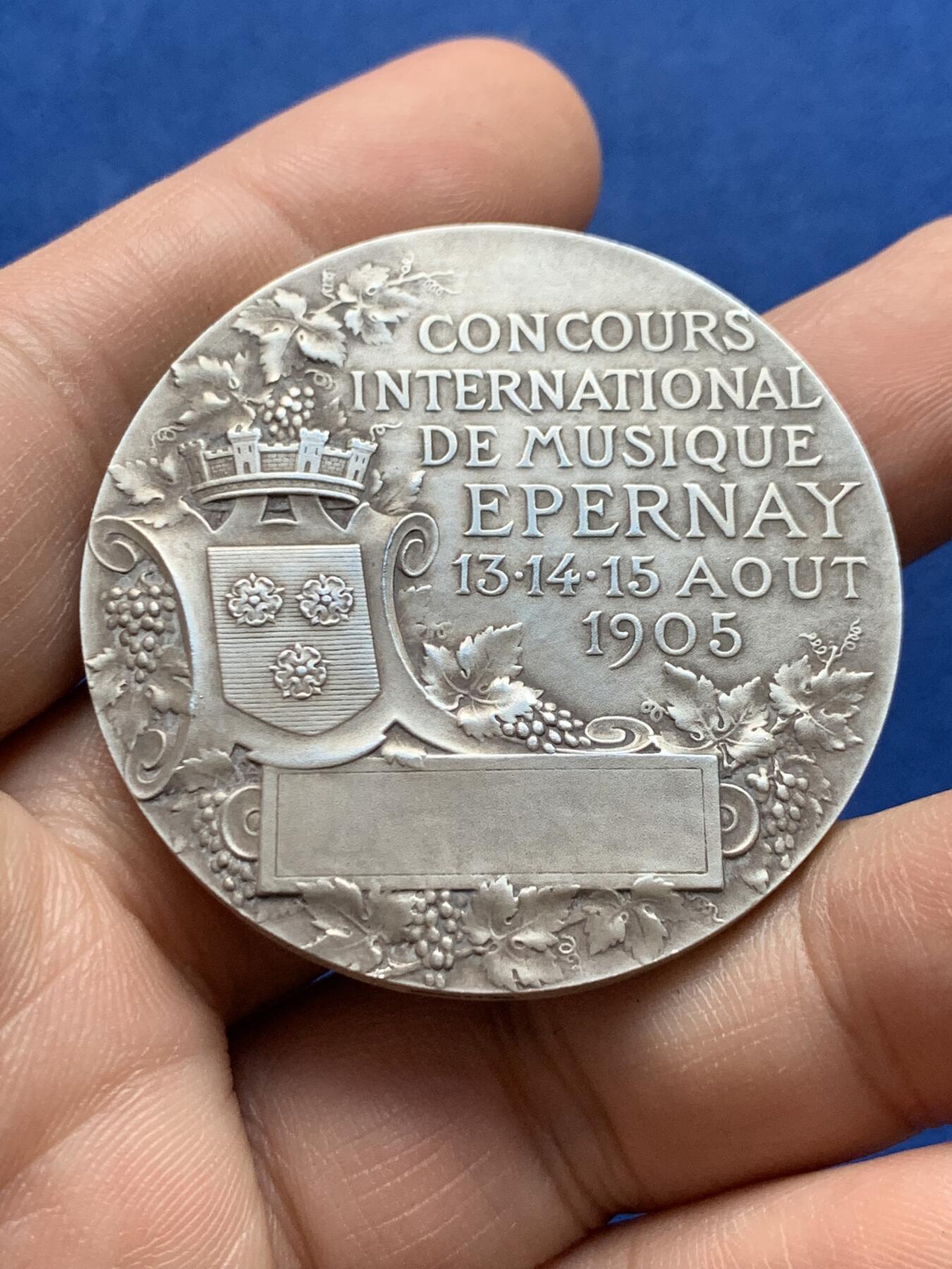 《竞宝斋》第438场 周日，周一，周二 3场连拍 （全场包邮） 1905年法国埃佩尔奈国际音乐纪念银章 45克 45mm 丰饶角银标 带盒