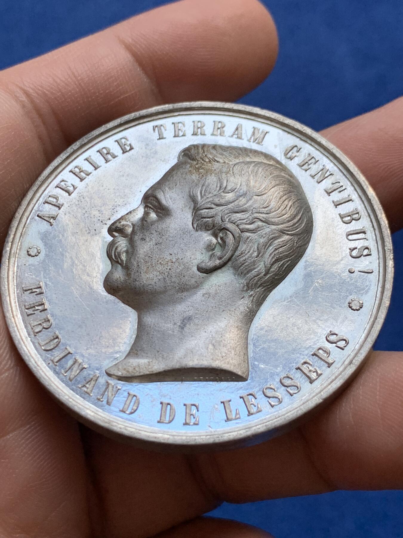 《竞宝斋》第438场 周日，周一，周二 3场连拍 （全场包邮） 1869年苏伊士运河开通纪念章，43.9克，49.3mm，合金材质，正面人物斐迪南·德·雷赛布。