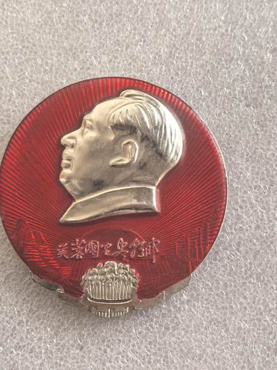 综合藏品场.喜欢出价就得！无套路无托.诚信惠友交友！自动快拍. 毛主席像章直径约60MM保真包老..编号280032