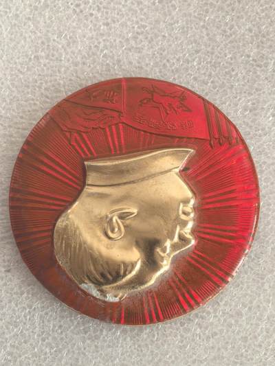 综合藏品场.喜欢出价就得！无套路无托.诚信惠友交友！自动快拍. 毛主席像章直径约55MM保真包老.编号280026