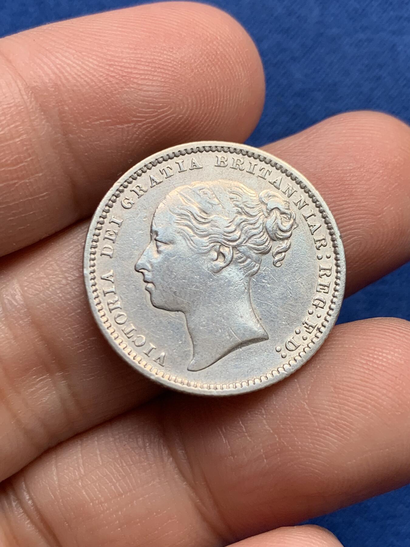 《竞宝斋》第438场 周日，周一，周二 3场连拍 （全场包邮） 英国 1878年 维多利亚青年版1先令银币 细节尚可