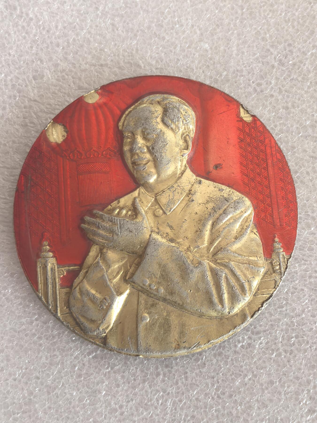 红色像章专场.包老包真.文革时期.实图拍摄.特价惠友 毛主席像章直径约60MM保真包老.编号280011.