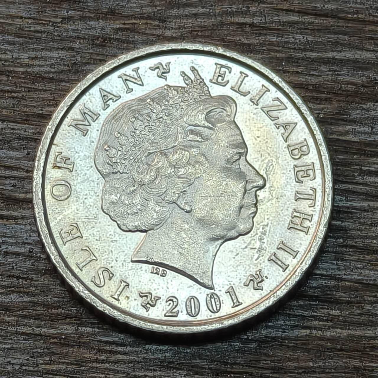 【铜匠收藏】★第132场★散币场，无佣金，30包邮。不满30元，支付5元运费。《接受代拍 代送NGC评级》 英属马恩岛 2001年 5便士 铜镍币 伊丽莎白二世 凯尔特十字架