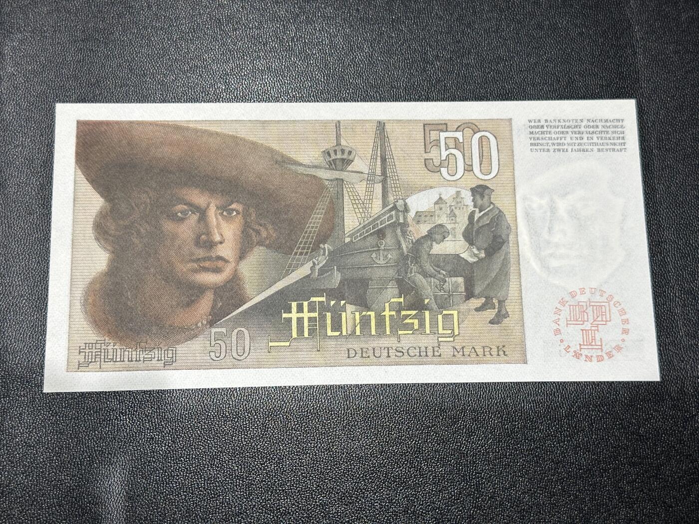 《外钞收藏家》第五百八十五期（精品场）（本平台长期征集拍品、欢迎藏友们联系合作）