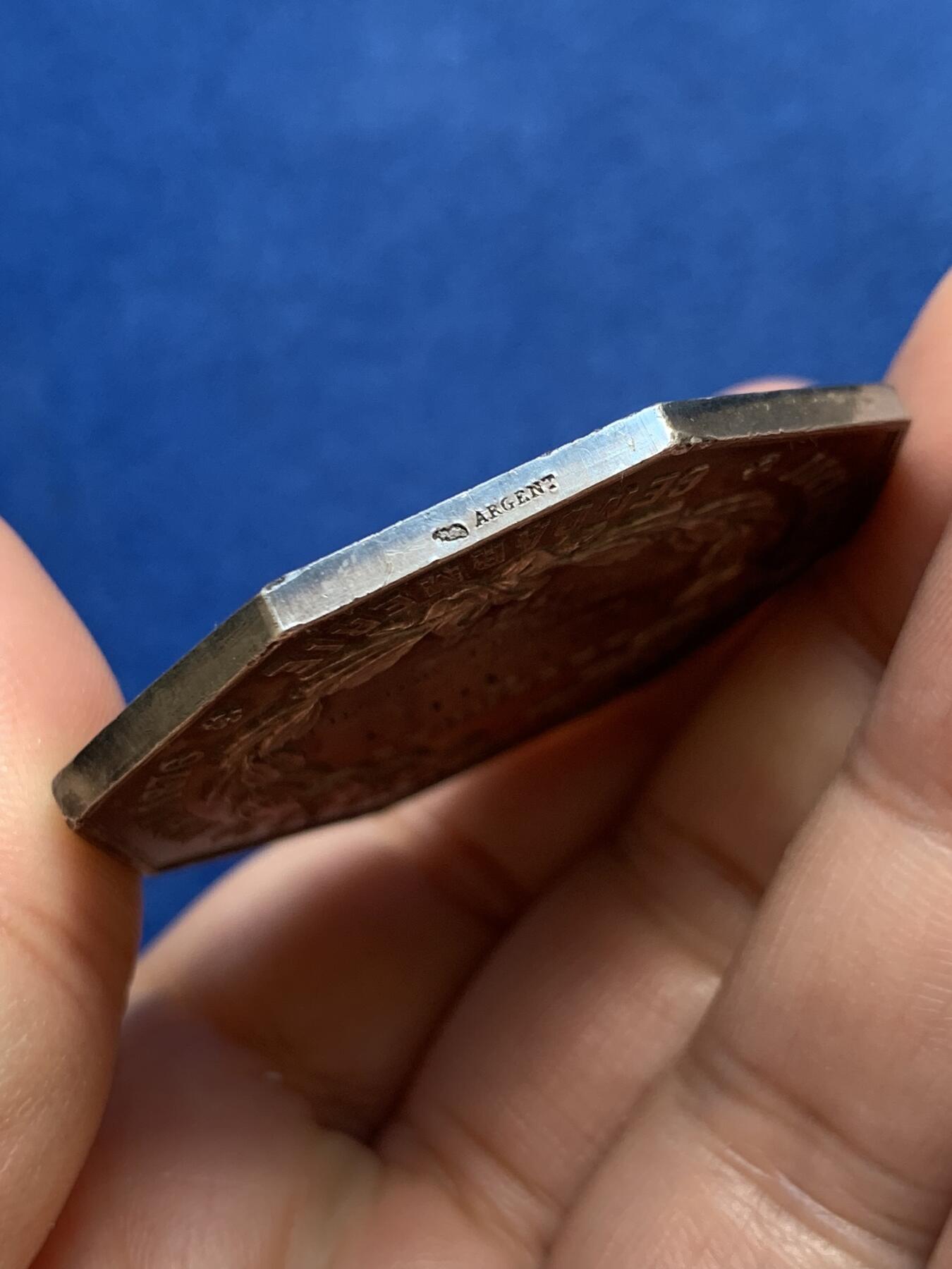 《竞宝斋》第438场 周日，周一，周二 3场连拍 （全场包邮） 法国反盗猎八角银章 大尺寸46mm 38.8g 少见大版鹿头八角，包浆醇厚，镜面光泽