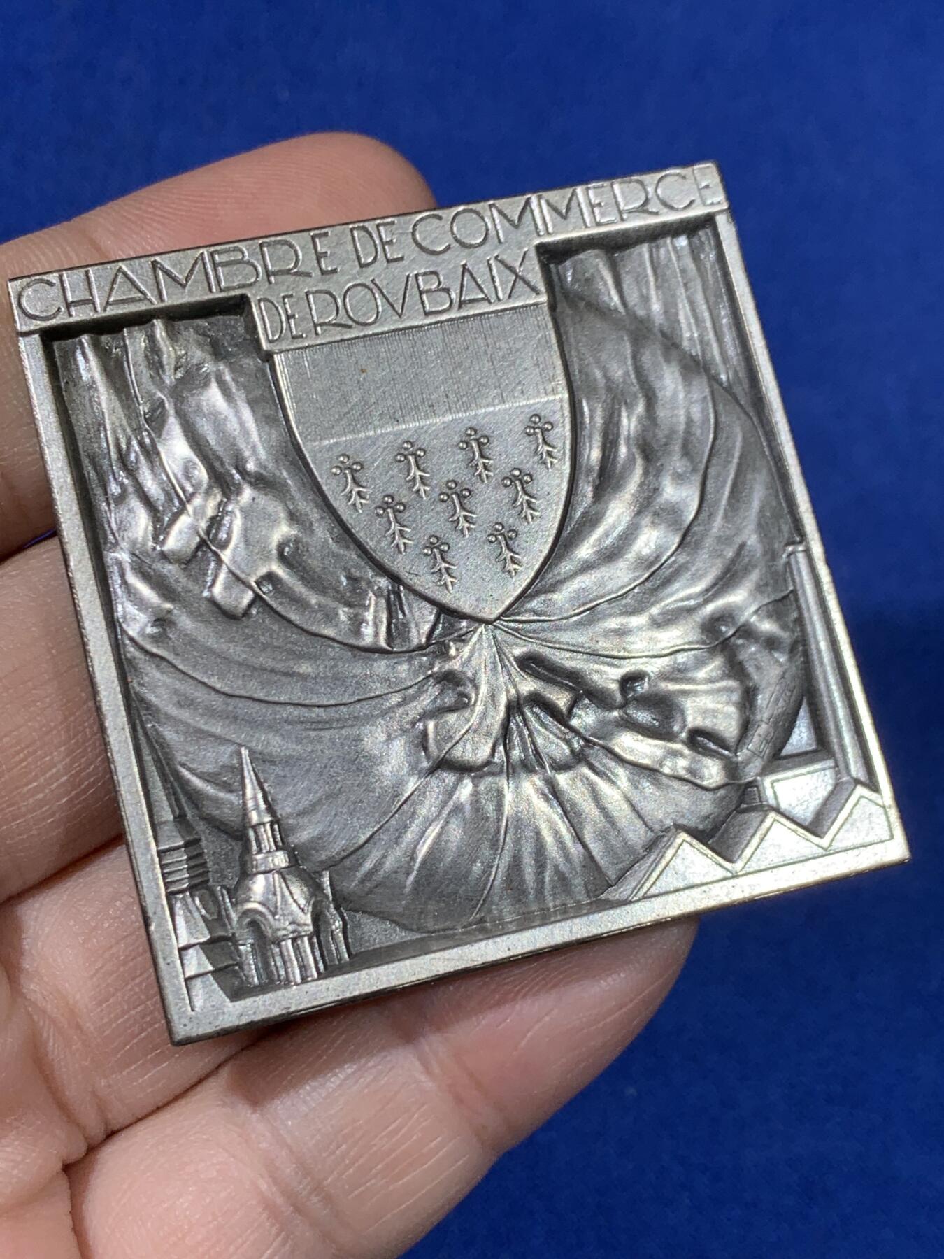 《竞宝斋》第438场 周日，周一，周二 3场连拍 （全场包邮） 法国鲁贝商会纪念镀银方章 113.7克 50.2*50.6mm 丰饶角铜标 带原盒