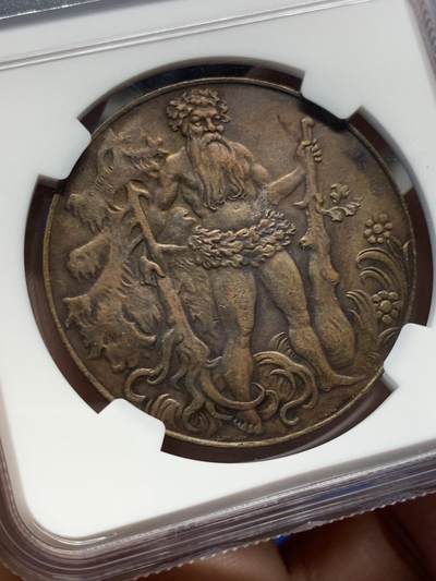 《竞宝斋》第438场 周日，周一，周二 3场连拍 （全场包邮） NGC MS62 德国紧急状态时期塔勒哈茨1923年野人泰勒，面值2泰勒，也相当于6马克，野人版在这个系列中比较少见