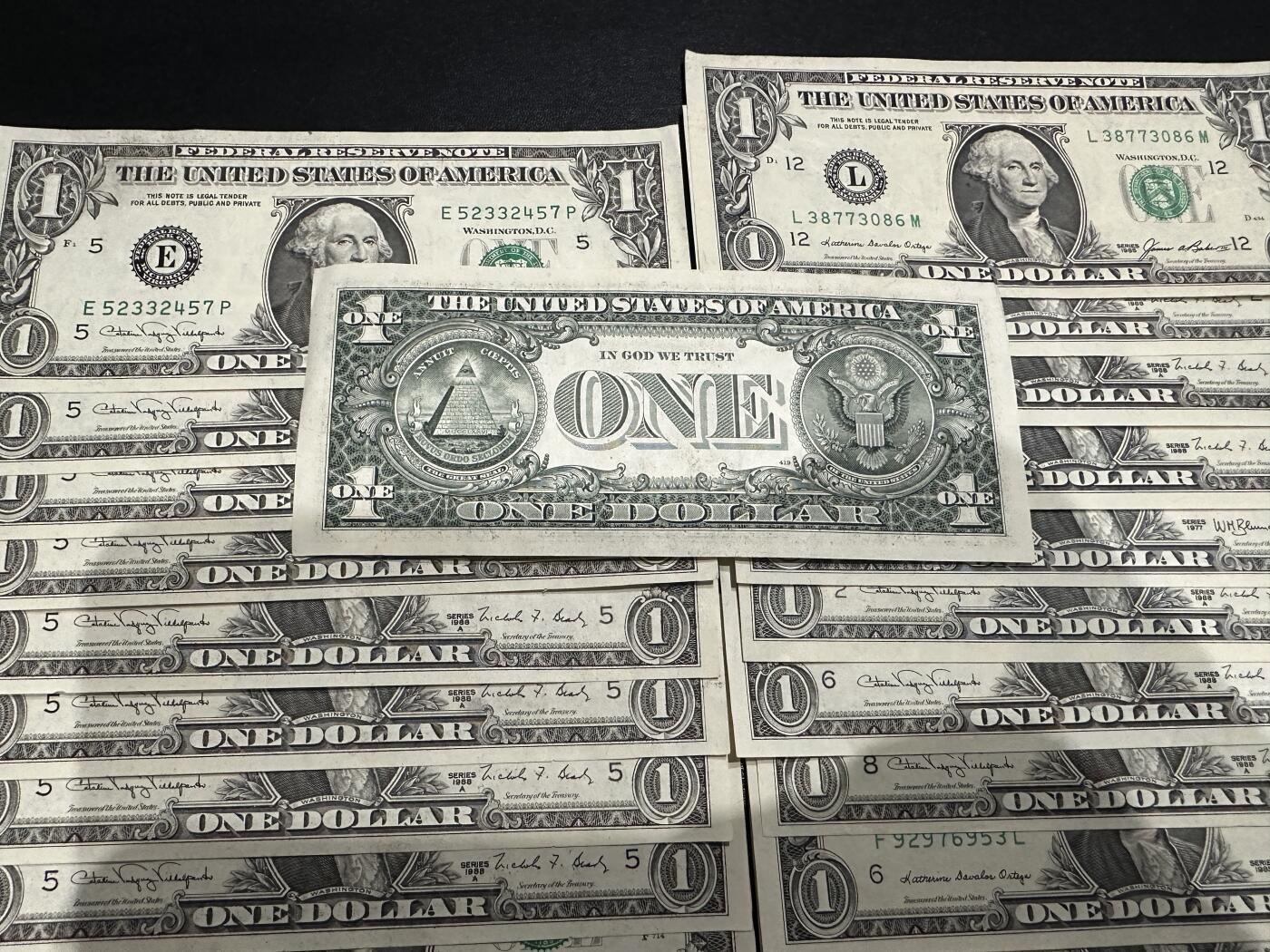 《外钞收藏家》第五百八十五期（精品场）（本平台长期征集拍品、欢迎藏友们联系合作）