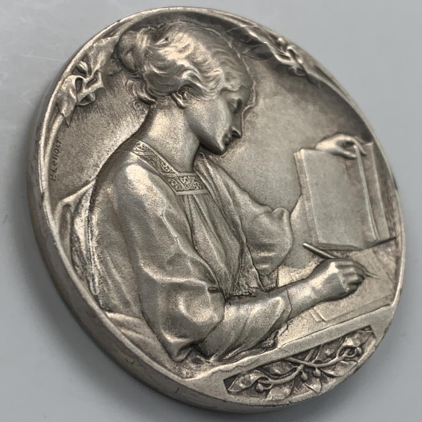 掌中浮雕-藏着的欧洲第042场 法国学习的少女镀银铜章， 41mm ,Lenoir雕刻