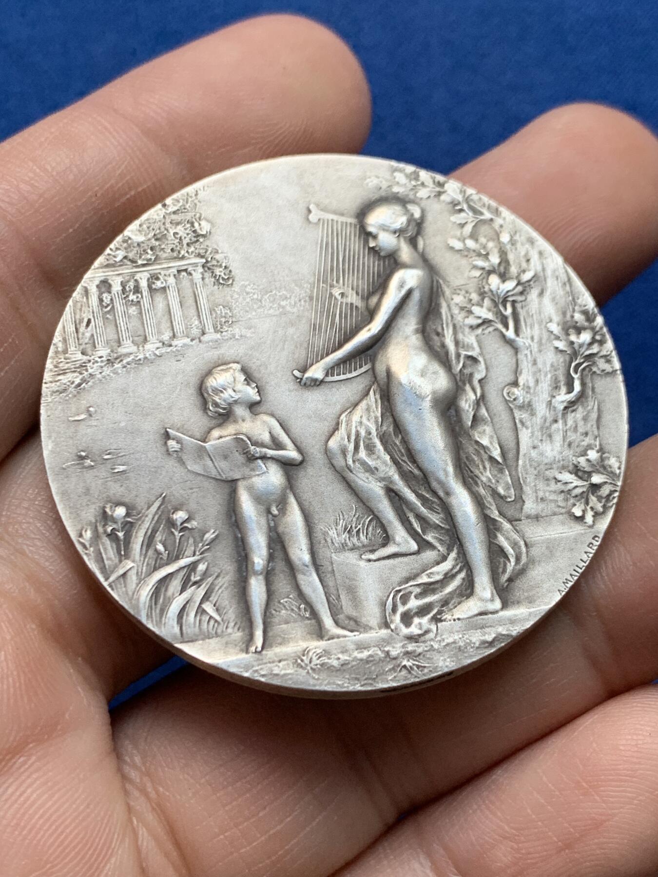 《竞宝斋》第438场 周日，周一，周二 3场连拍 （全场包邮） 1905年法国埃佩尔奈国际音乐纪念银章 45克 45mm 丰饶角银标 带盒