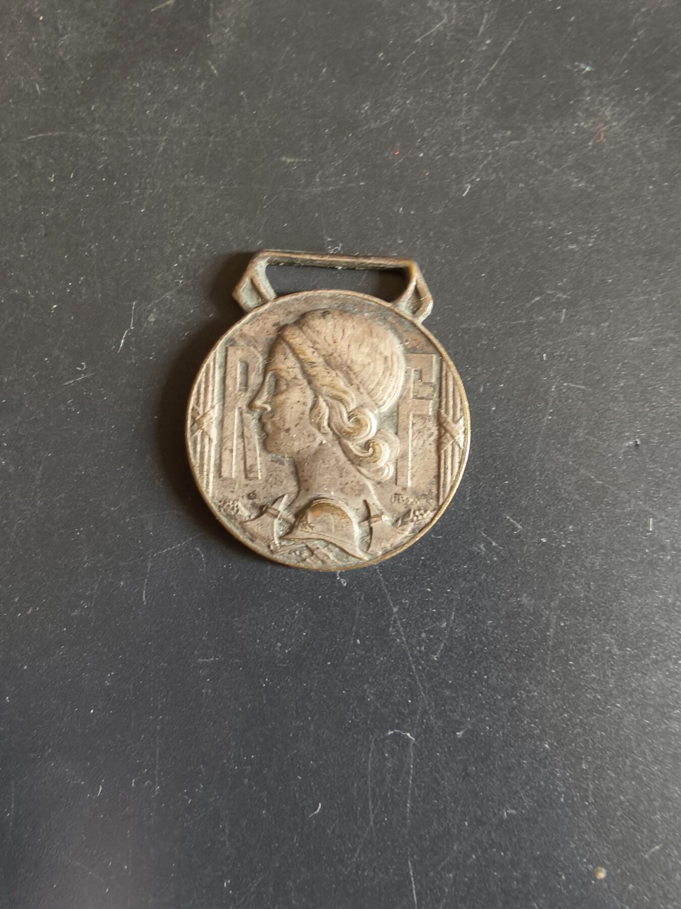 老王徽章第163期 13-15日三场连拍 16日统一发货  13、14日结束后可寄存 法国证章