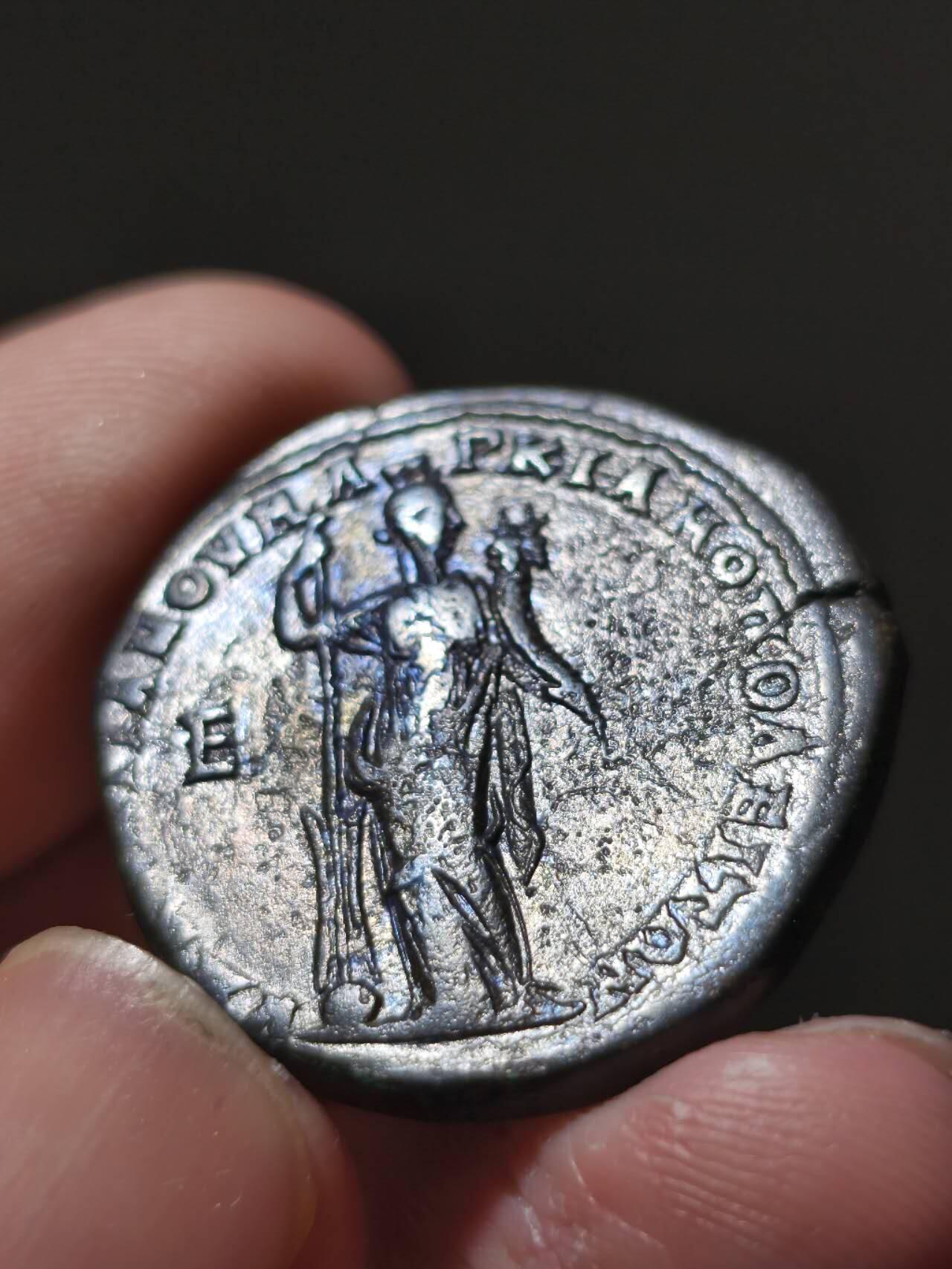 "稀少 古罗马帝国 马克里努斯和迪亚杜门尼安 5阿萨瑞亚铜币  公元217-218年打制，正面为马克里努斯和迪亚杜门尼安相对侧像，铭文为“AV K OΠΠEΛ CEVH MAKΡINOC K M OΠΠEΛ ANTΩNEINOC”， 背面为提喀女神手持权杖和丰饶角