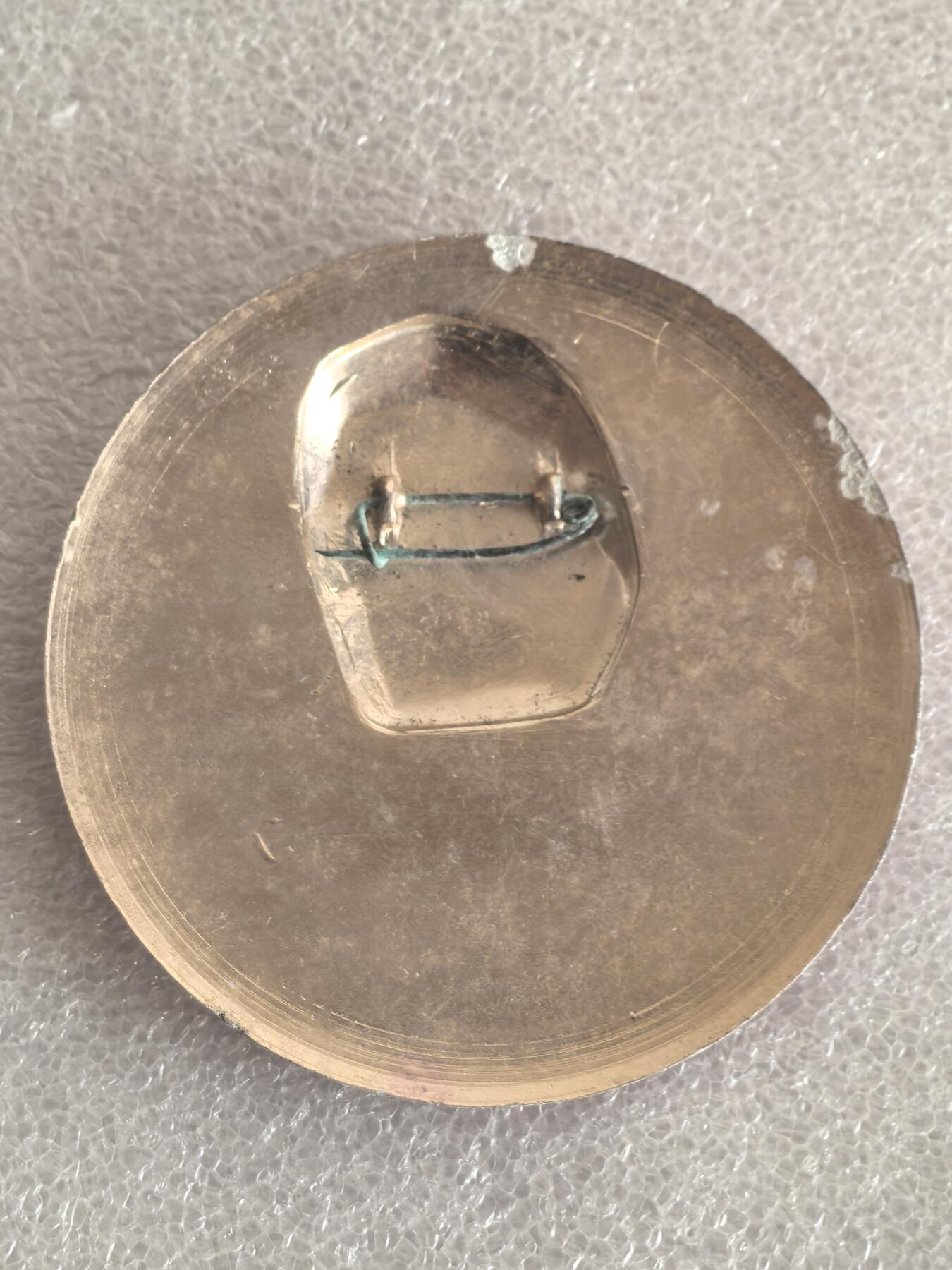 红色像章专场.包老包真.文革时期.实图拍摄.特价惠友 毛主席像章直径约60MM保真包老..编号280029