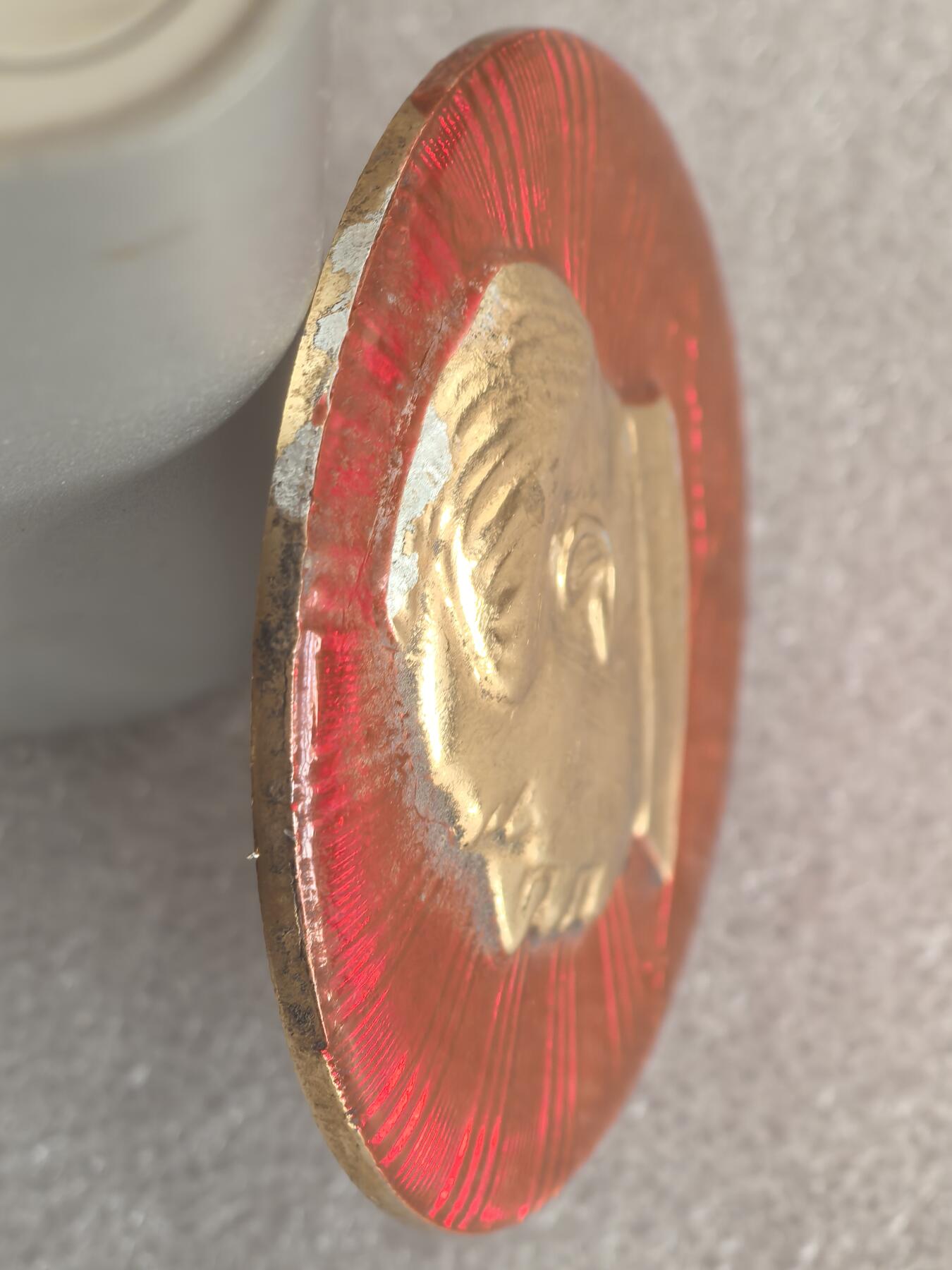 红色像章专场.包老包真.文革时期.实图拍摄.特价惠友 毛主席像章直径约55MM保真包老.编号280026