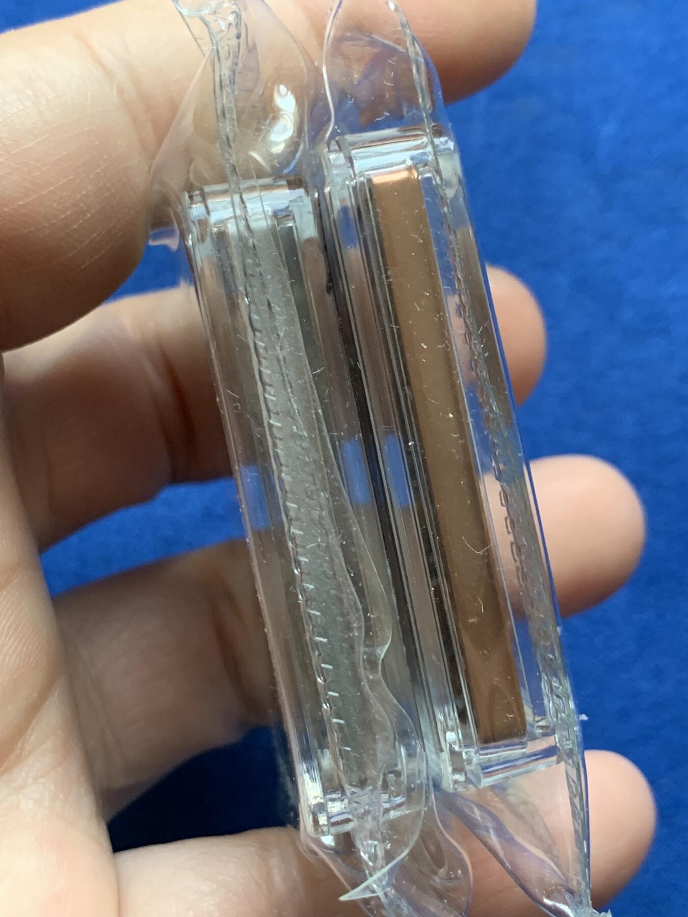 《竞宝斋》第438场 周日，周一，周二 3场连拍 （全场包邮） 两枚一组 吉祥龍鳳方型紀念章，硫化古银+纯铜，吉祥龙凤铜章（铜硫化古银），规格30*45mm，镶嵌红宝石，中国钱币发行，发行量999枚，有证书。