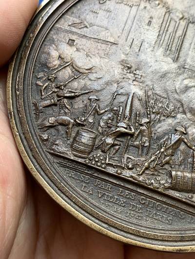 《竞宝斋》第438场 周日，周一，周二 3场连拍 （全场包邮） 围攻巴士底狱单面大铜章 高浮雕 12点处有打孔 119.7克 83.6mm大直径 细节见图