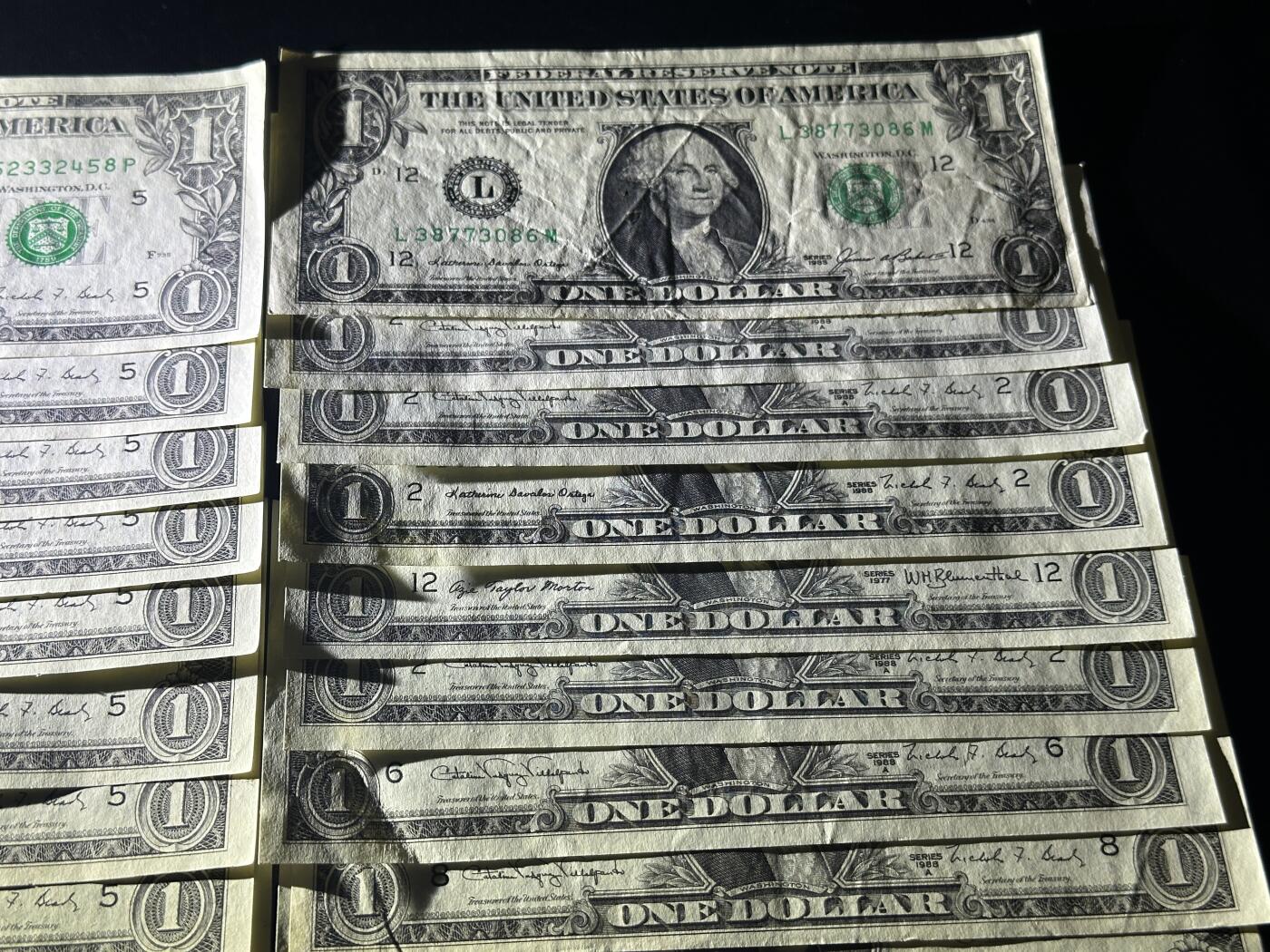 《外钞收藏家》第五百八十五期（精品场）（本平台长期征集拍品、欢迎藏友们联系合作）