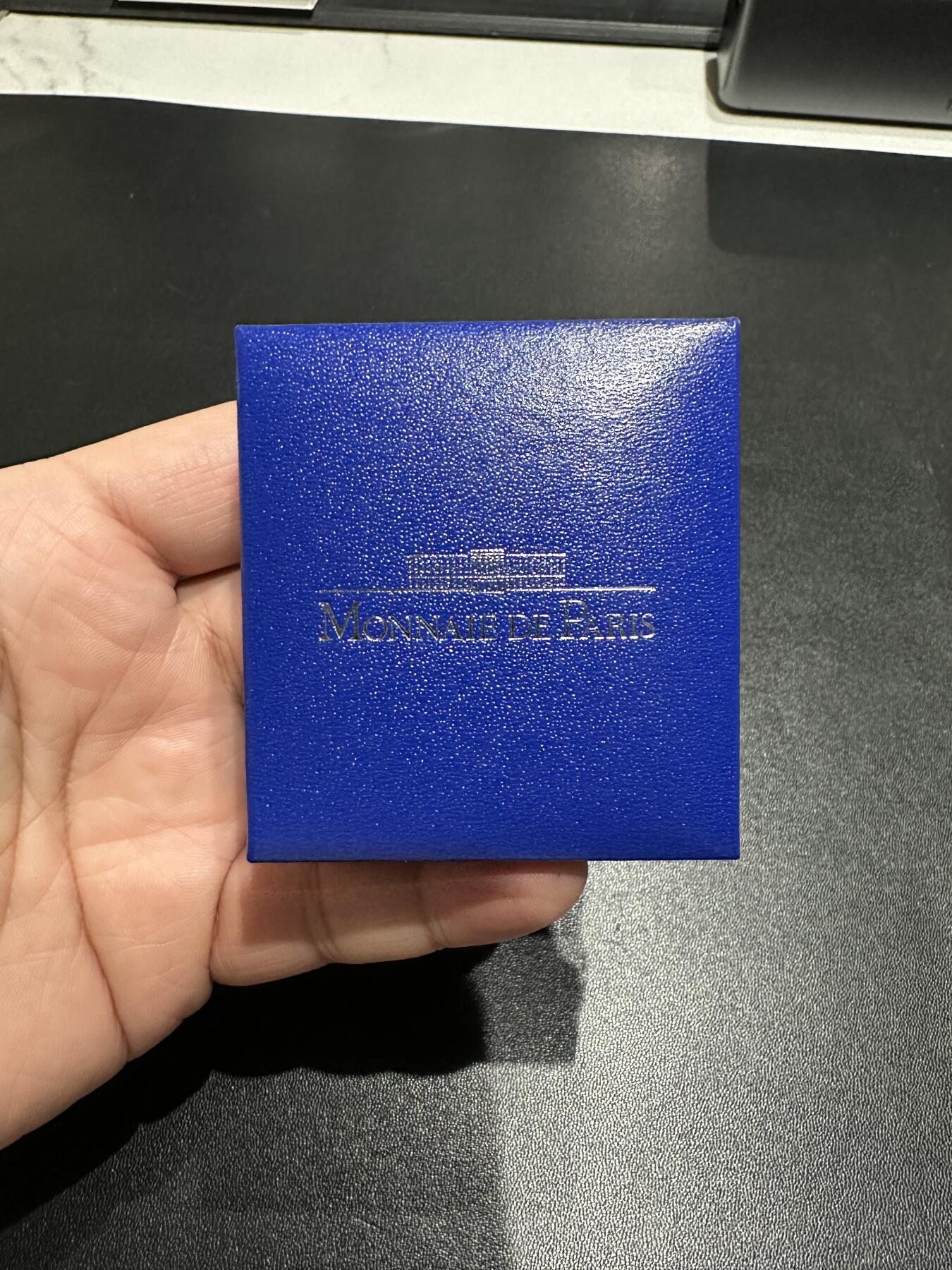 《外钞收藏家》第五百八十五期（精品场）（本平台长期征集拍品、欢迎藏友们联系合作）