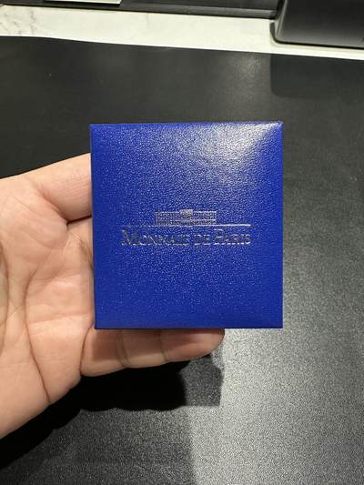 《外钞收藏家》第五百八十五期（精品场）（本平台长期征集拍品、欢迎藏友们联系合作） - 法国2009年中国12生肖牛年5欧精制纪念银币（盒证齐全）