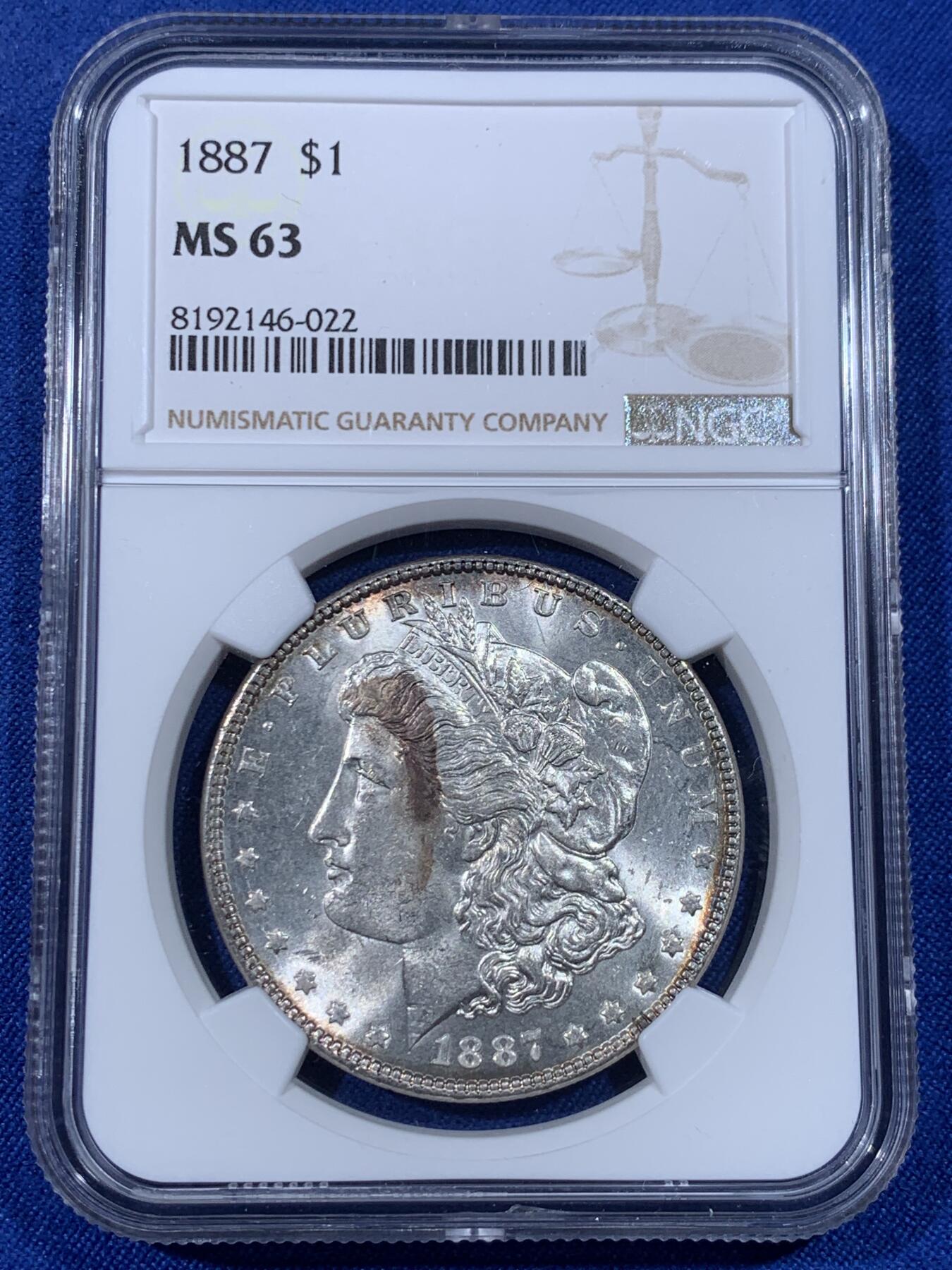 《竞宝斋》第438场 周日，周一，周二 3场连拍 （全场包邮） NGC MS63 美国1887年摩根银币 趣味包浆彩，有一定把玩性，比较特殊。