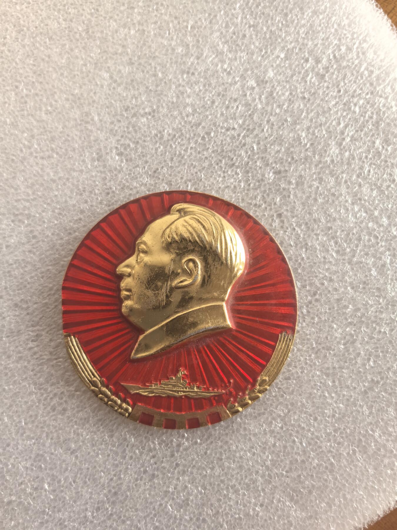 红色像章专场.包老包真.文革时期.实图拍摄.特价惠友 毛主席像章直径约55MM保真包老.编号280030