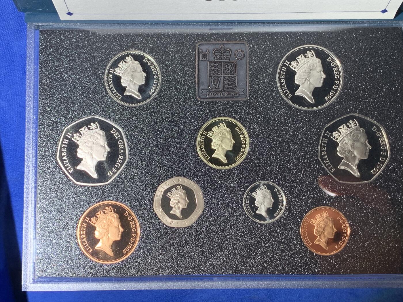 《竞宝斋》第438场 周日，周一，周二 3场连拍 （全场包邮） 英国硬币套装 1992年精制套装-含英国入欧纪念币（现在已脱欧了），非常少见，特殊意义