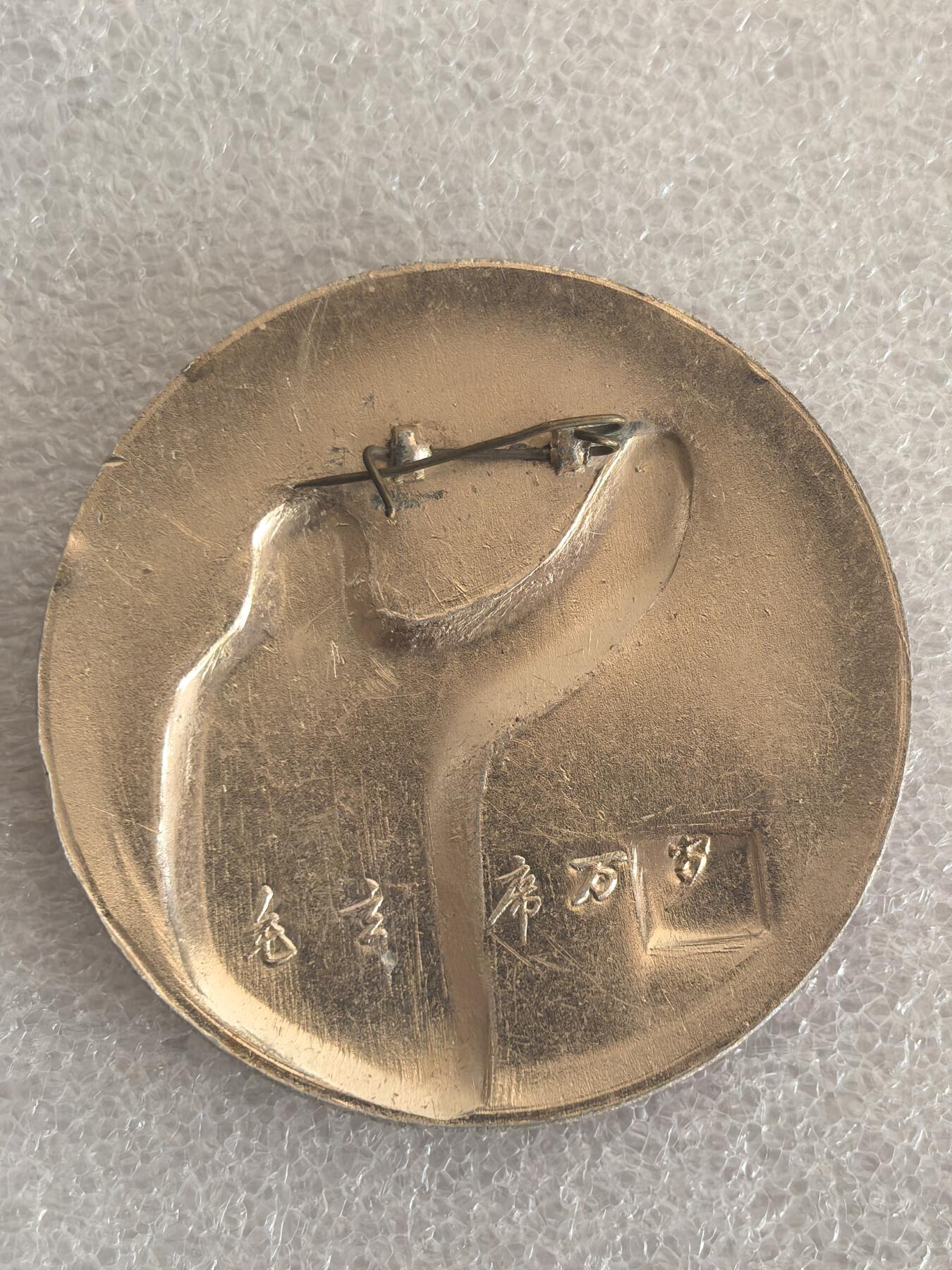 红色像章专场.包老包真.文革时期.实图拍摄.特价惠友 毛主席像章直径约50MM保真包老.编号280021.