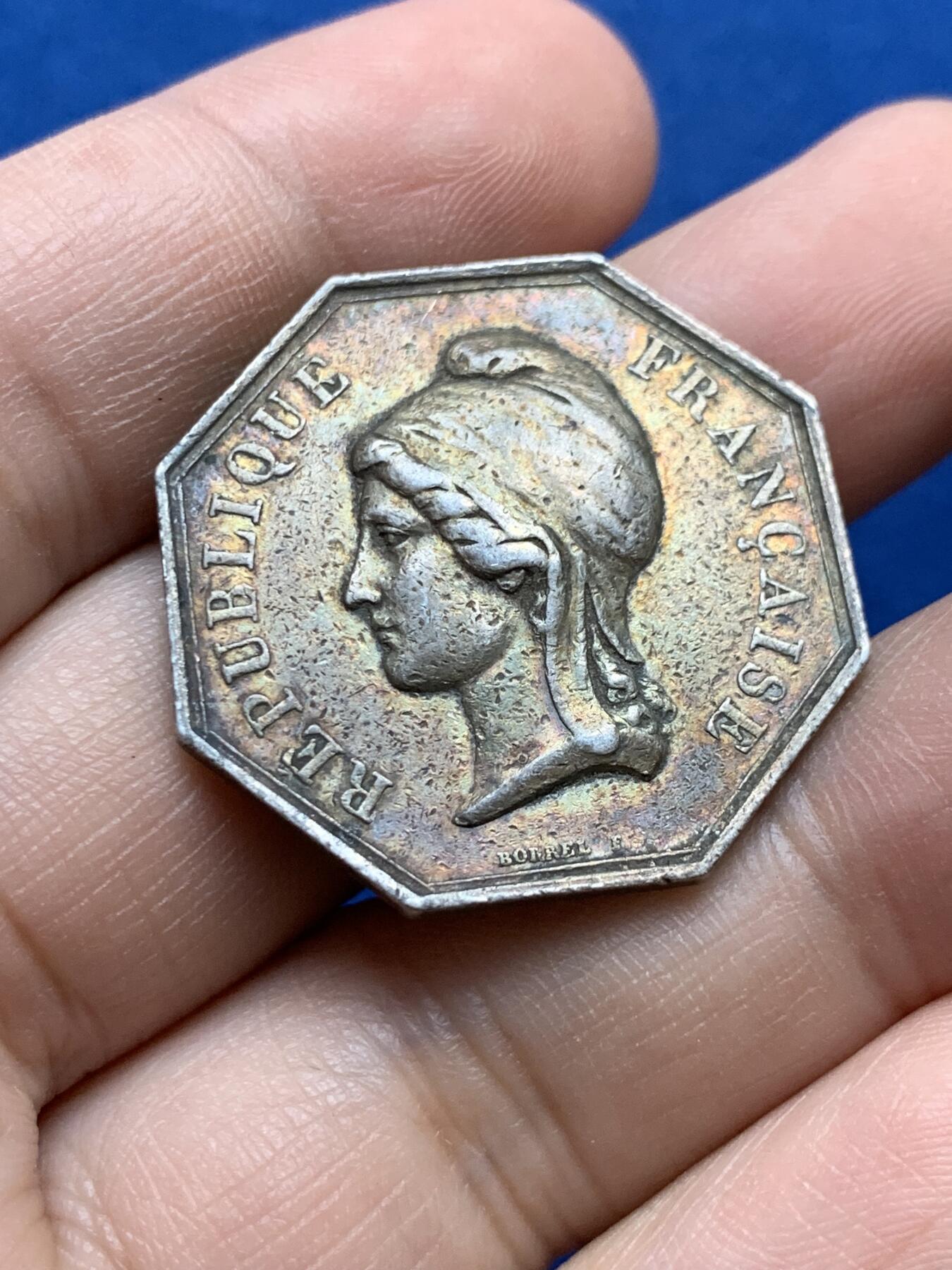 《竞宝斋》第438场 周日，周一，周二 3场连拍 （全场包邮） 1848法国昂古莱姆国家银行八角银代币 手指银标 12.4克 30.8mm