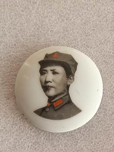 综合藏品场.喜欢出价就得！无套路无托.诚信惠友交友！自动快拍. 毛主席像章直径约38MM 包真包老编号280039