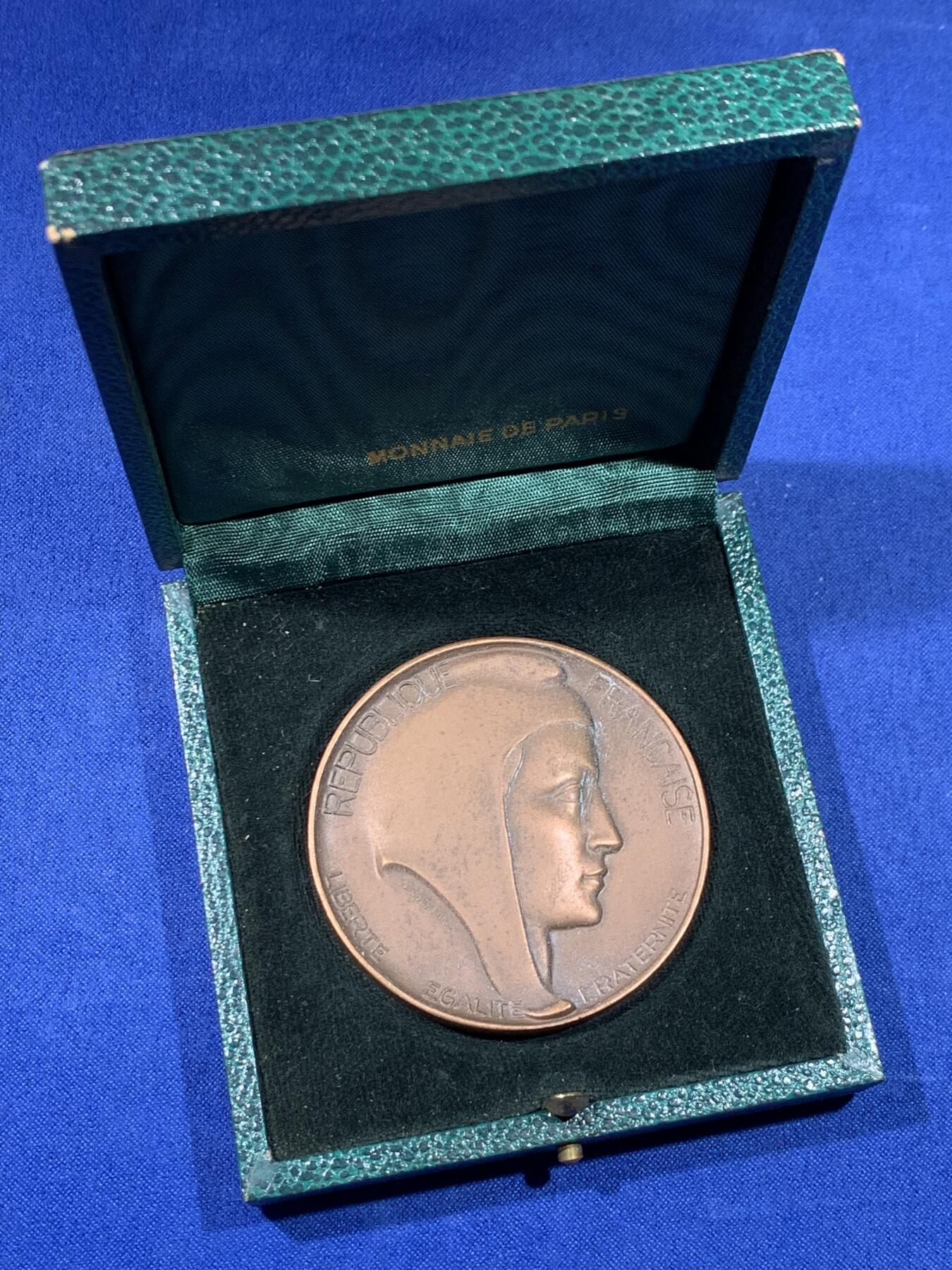 《竞宝斋》第438场 周日，周一，周二 3场连拍 （全场包邮） 法国鲁昂市议会颁发纪念铜章 69.9克 49.8mm 1969 丰饶角铜标边铭 带盒