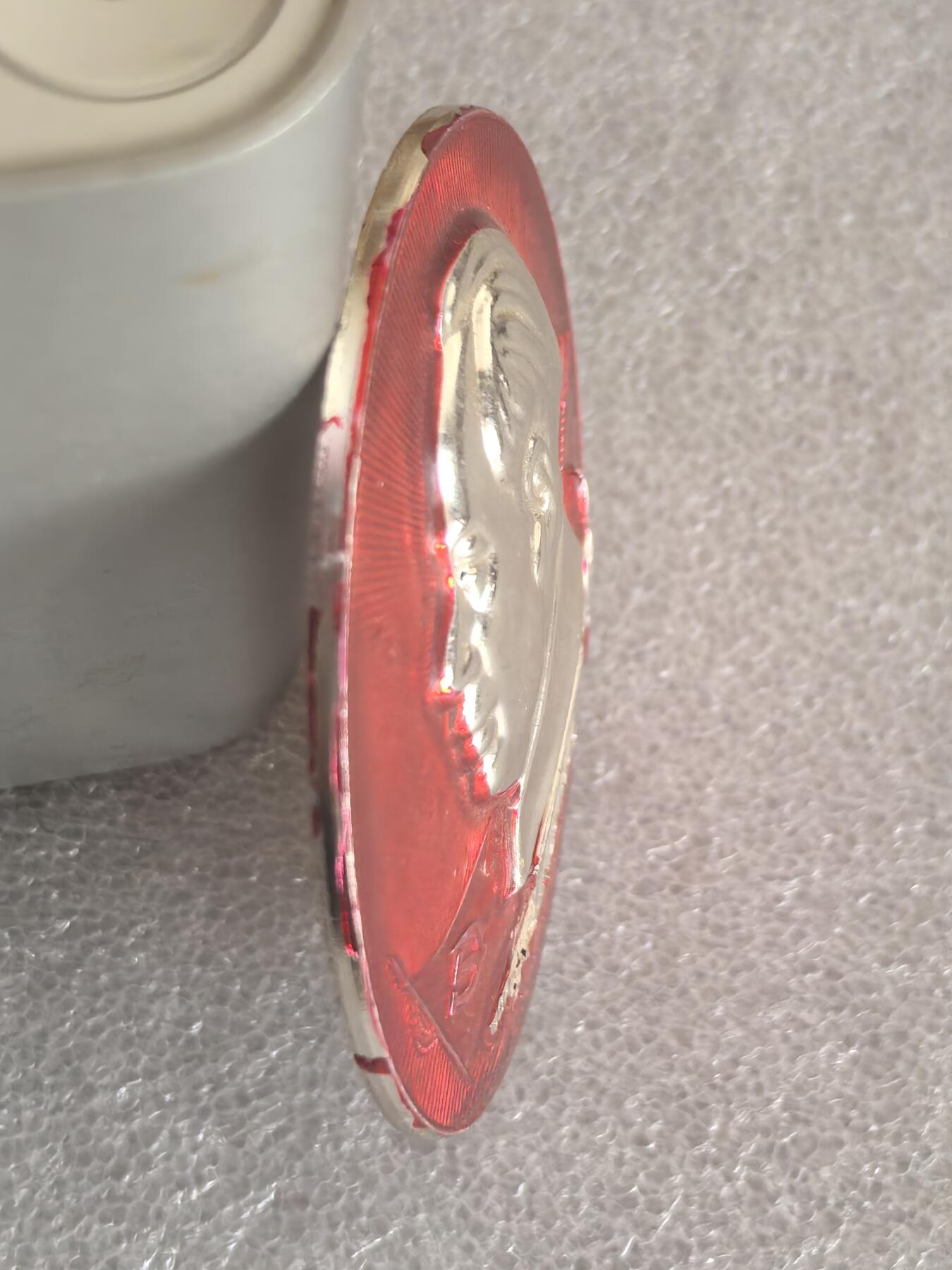 红色像章专场.包老包真.文革时期.实图拍摄.特价惠友 毛主席像章直径约60MM保真包老..编号280028