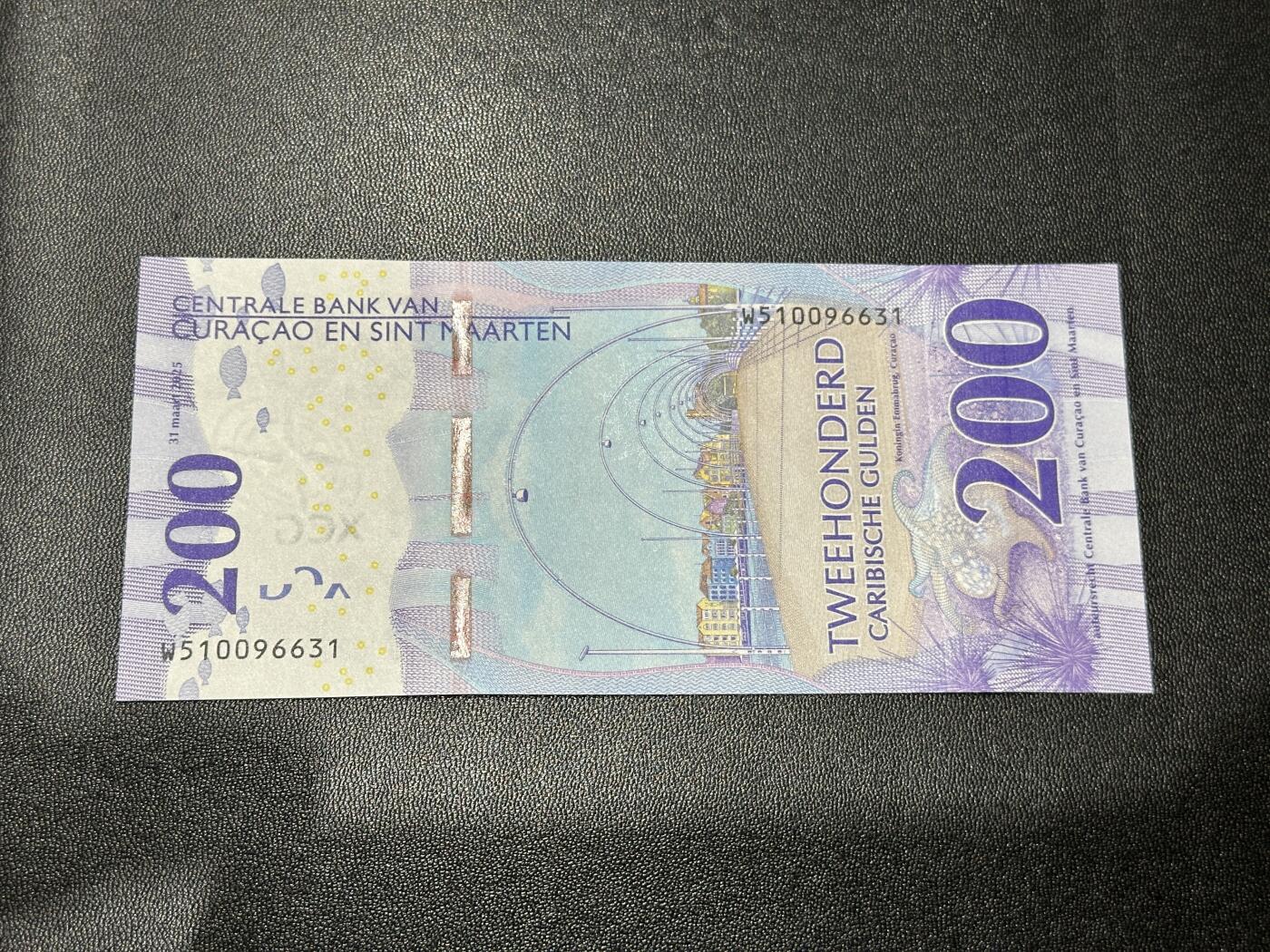 《外钞收藏家》第五百八十五期（精品场）（本平台长期征集拍品、欢迎藏友们联系合作）