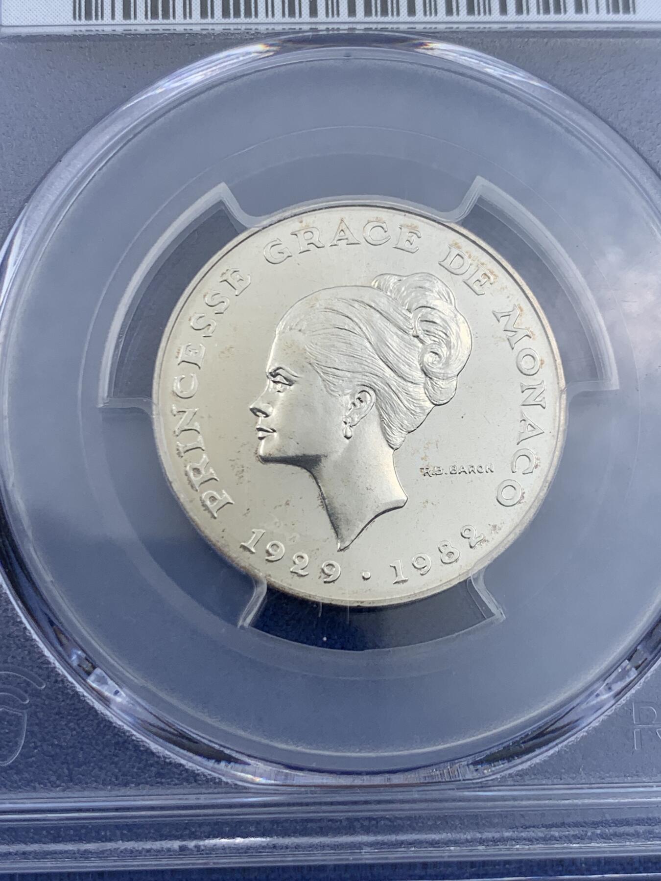 《竞宝斋》第438场 周日，周一，周二 3场连拍 （全场包邮） PCGS SP68 亚军分 摩纳哥1982年格蕾丝王妃10法郎银样币，传奇王妃格蕾丝.凯莉，奥斯卡影后。此款样币69即最高分。同款头像的2欧元07年发行，普通材质，铸量2万枚，如今裸币价超4万人民币，且一币难求。银样潜力无限