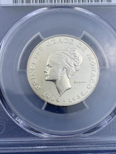《竞宝斋》第438场 周日，周一，周二 3场连拍 （全场包邮） PCGS SP68 亚军分 摩纳哥1982年格蕾丝王妃10法郎银样币，传奇王妃格蕾丝.凯莉，奥斯卡影后。此款样币69即最高分。同款头像的2欧元07年发行，普通材质，铸量2万枚，如今裸币价超4万人民币，且一币难求。银样潜力无限