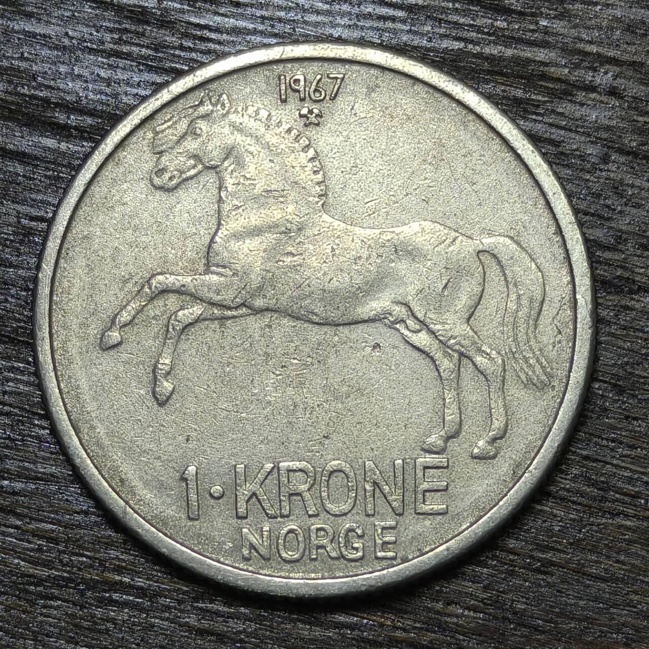 【铜匠收藏】★第132场★散币场，无佣金，30包邮。不满30元，支付5元运费。《接受代拍 代送NGC评级》 挪威 1967年 1克朗铜镍币 骏马 奥拉夫五世国王