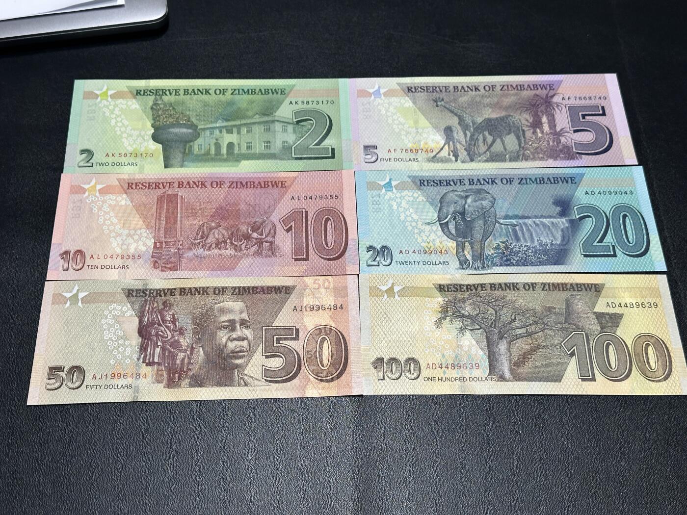 《外钞收藏家》第五百八十五期（精品场）（本平台长期征集拍品、欢迎藏友们联系合作）