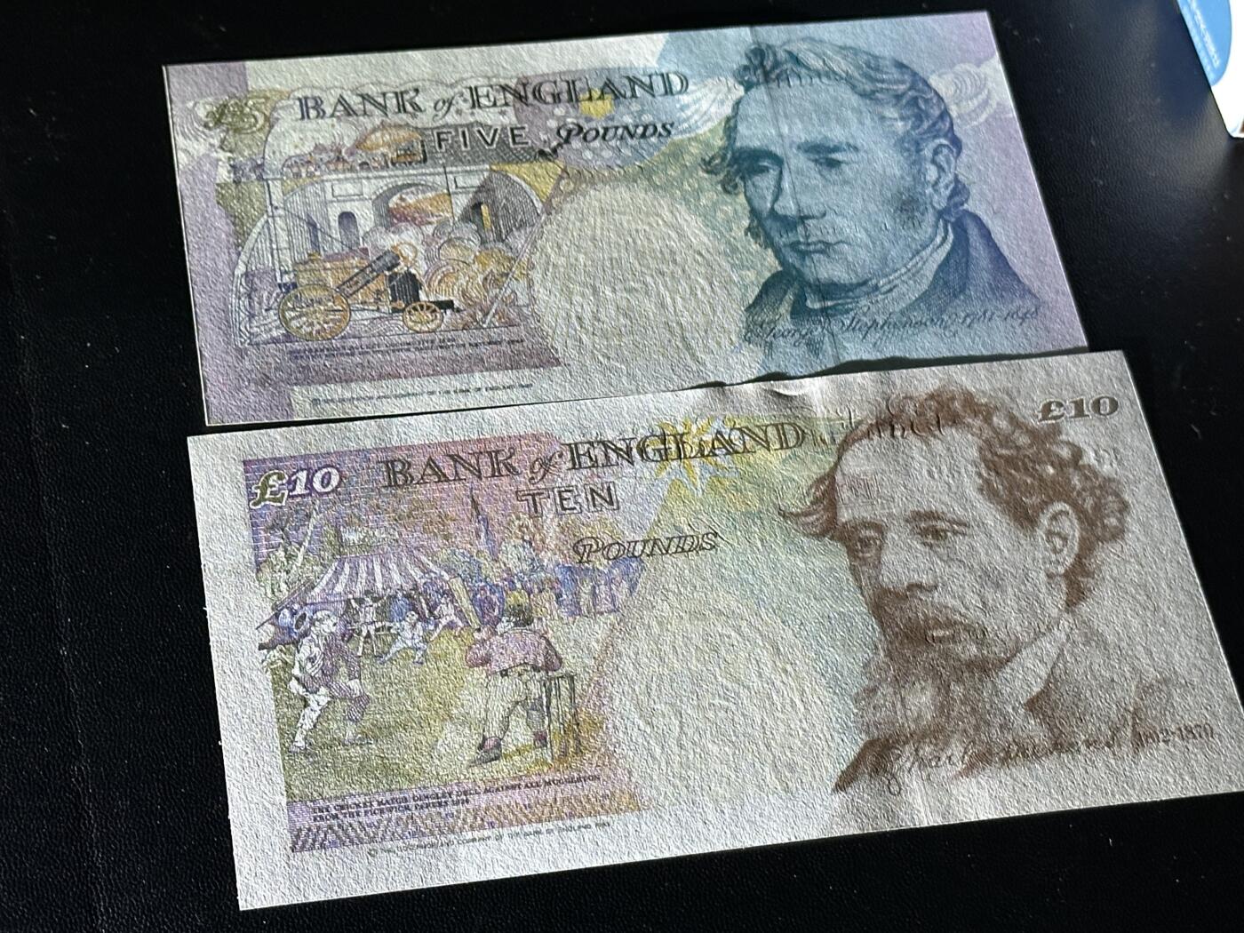 《外钞收藏家》第五百八十五期（精品场）（本平台长期征集拍品、欢迎藏友们联系合作）