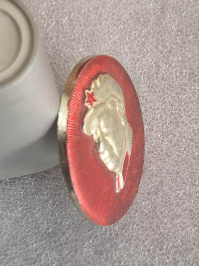 综合藏品场.喜欢出价就得！无套路无托.诚信惠友交友！自动快拍. 毛主席像章直径约48MM保真包老..编号280036