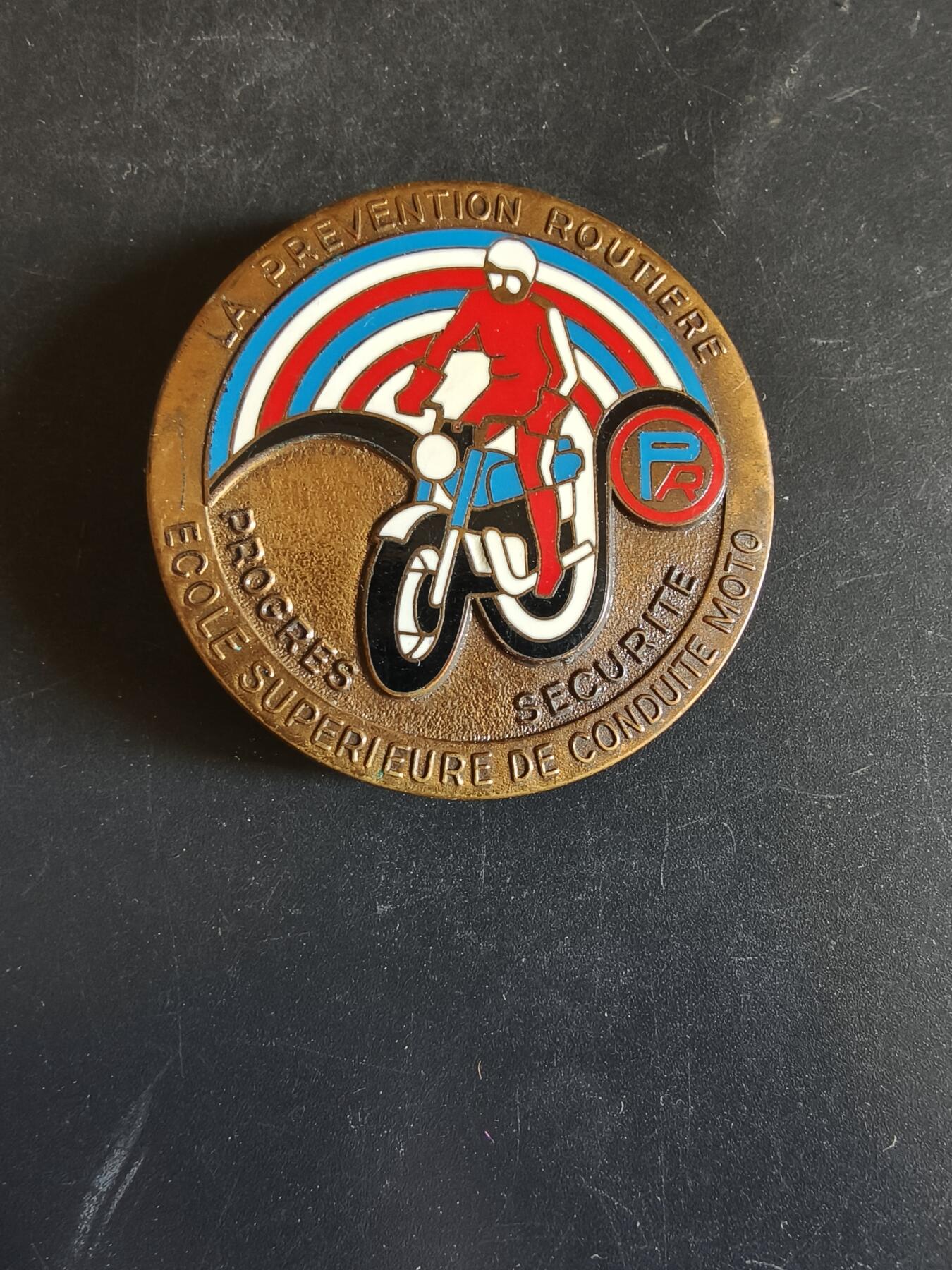 老王徽章第163期 13-15日三场连拍 16日统一发货  13、14日结束后可寄存 法国证章