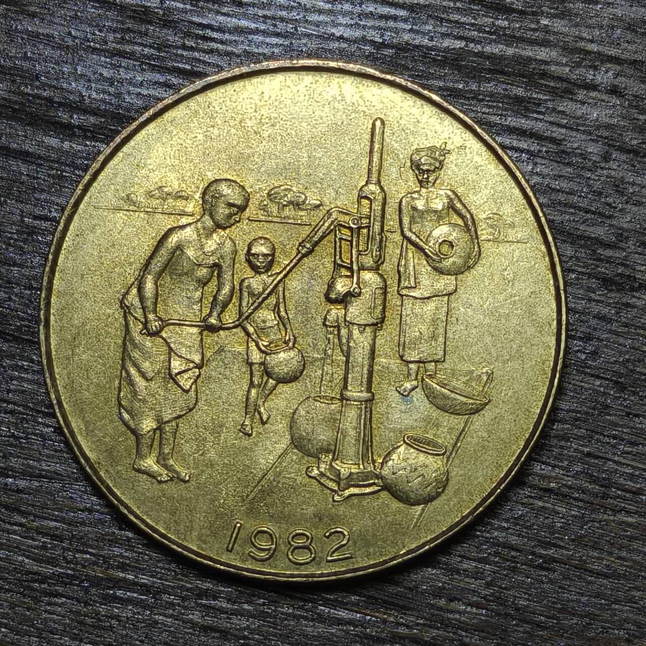 【铜匠收藏】★第132场★散币场，无佣金，30包邮。不满30元，支付5元运费。《接受代拍 代送NGC评级》 西非 1982年 10法郎 FAO粮农黄铜币 马面鱼