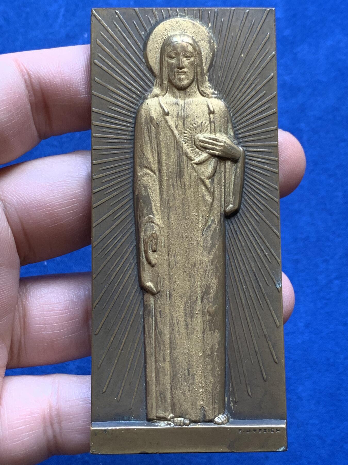 《竞宝斋》第438场 周日，周一，周二 3场连拍 （全场包邮） 1930年法国名家艾利·让·维齐安作《耶稣基督光辉圣心》勋章  耶稣像镀金 151.3克 40.6*95mm 丰饶角铜标